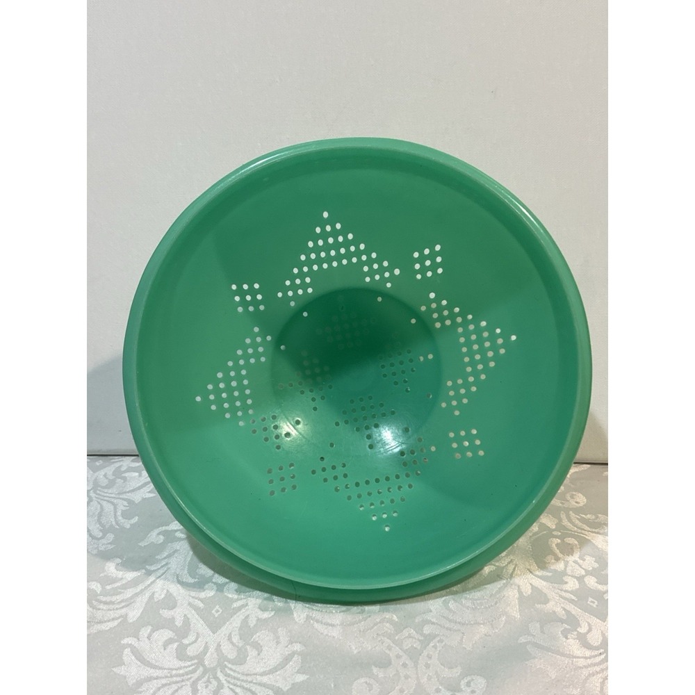 VINTAGE‎ TUPPERWARE Green 10" Footed Colander /Strainer # 339-3